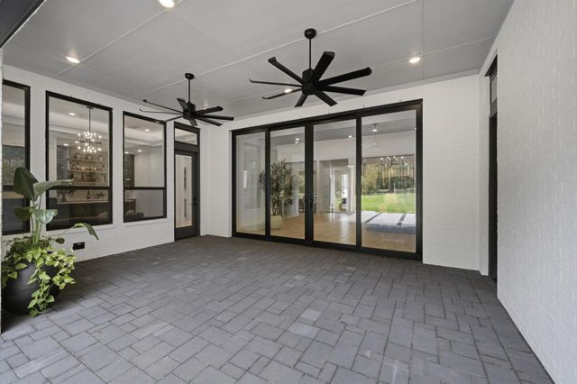 416 Huntington Park Drive, Montgomery, TX 77316