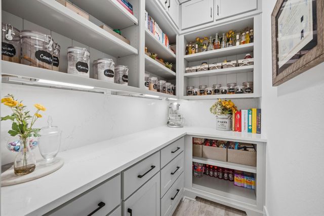 416 Huntington Park Drive, Montgomery, TX 77316