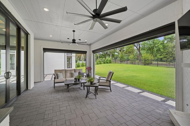 416 Huntington Park Drive, Montgomery, TX 77316