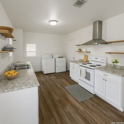 935 W Ridgewood CT, San Antonio, TX 78201