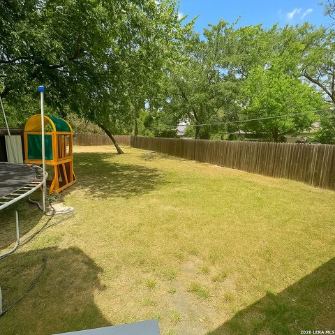 935 W Ridgewood CT, San Antonio, TX 78201