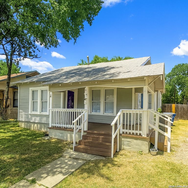 935 W Ridgewood CT, San Antonio, TX 78201