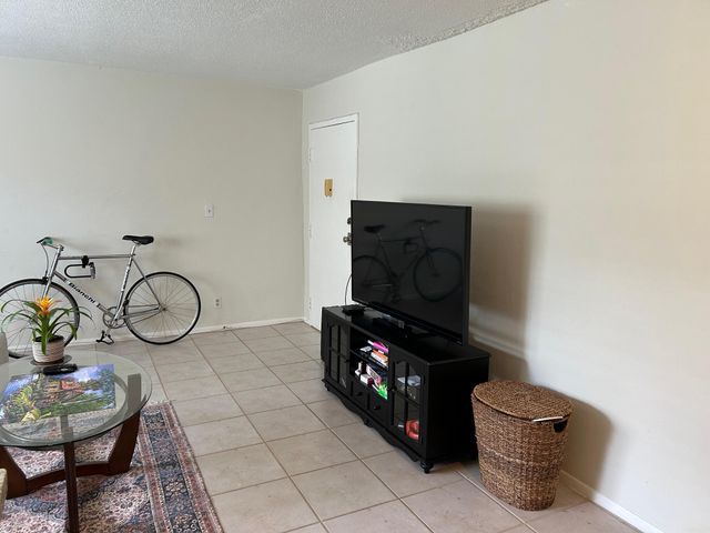 1220 NE 3rd Street 107, Fort Lauderdale, FL 33301