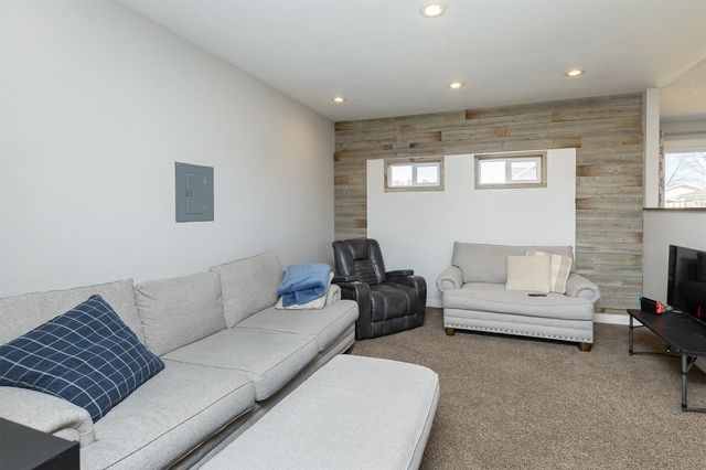 910 Lincoln Court SE, Bondurant, IA 50035