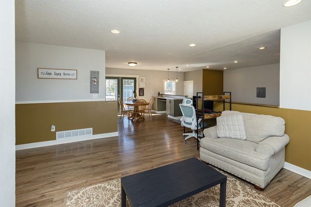 910 Lincoln Court SE, Bondurant, IA 50035