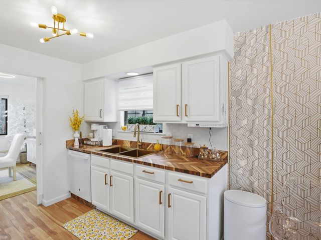 22664 11 Mile Road, Southfield, MI 48034