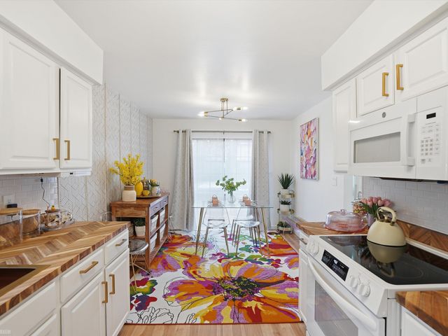 22664 11 Mile Road, Southfield, MI 48034