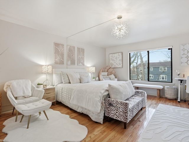 22664 11 Mile Road, Southfield, MI 48034