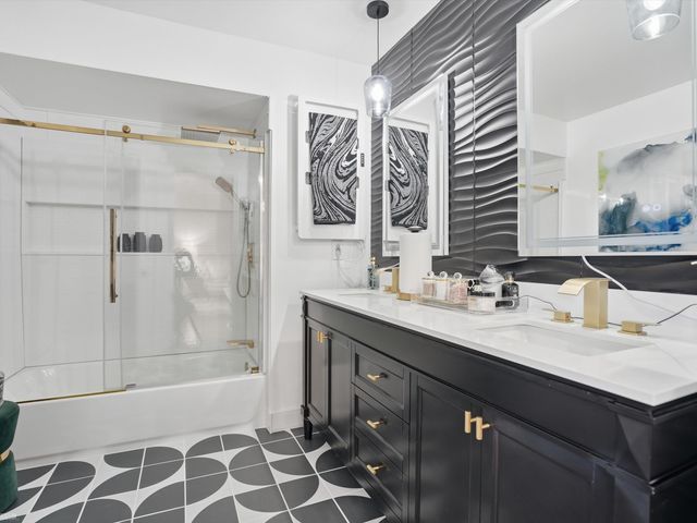 22664 11 Mile Road, Southfield, MI 48034