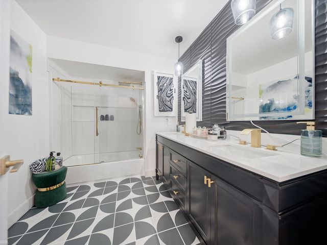 22664 11 Mile Road, Southfield, MI 48034