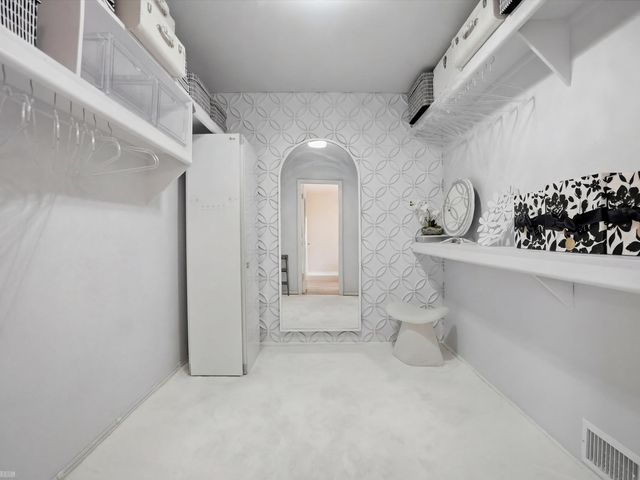 22664 11 Mile Road, Southfield, MI 48034