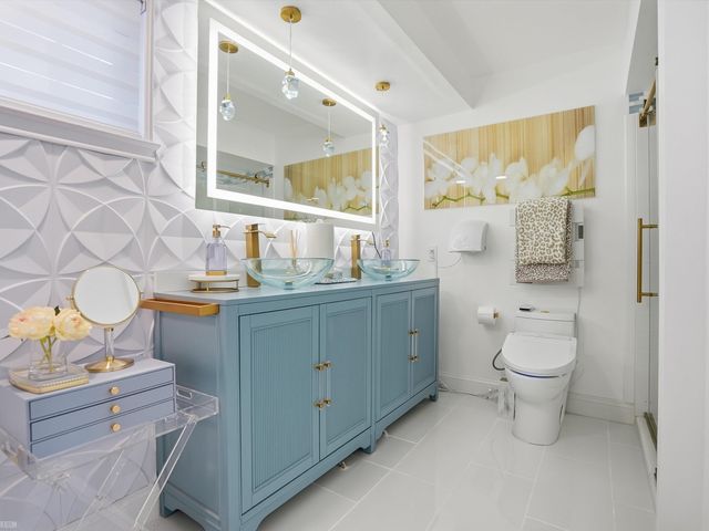 22664 11 Mile Road, Southfield, MI 48034