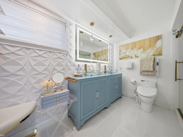 22664 11 Mile Road, Southfield, MI 48034