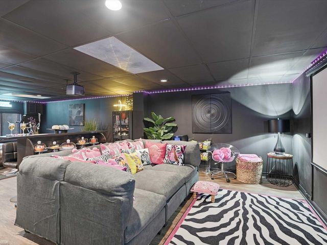 22664 11 Mile Road, Southfield, MI 48034