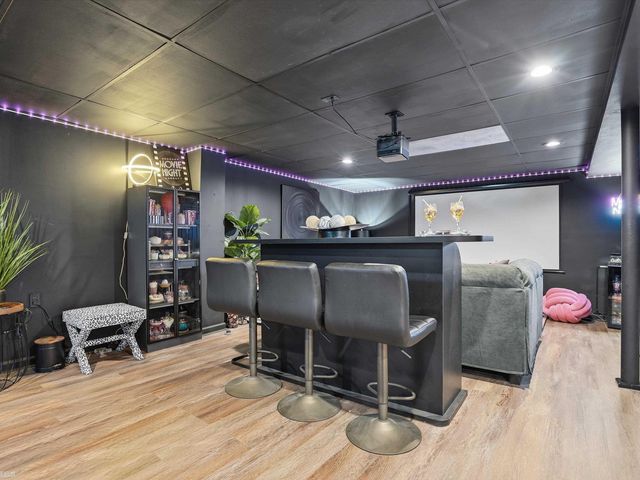 22664 11 Mile Road, Southfield, MI 48034