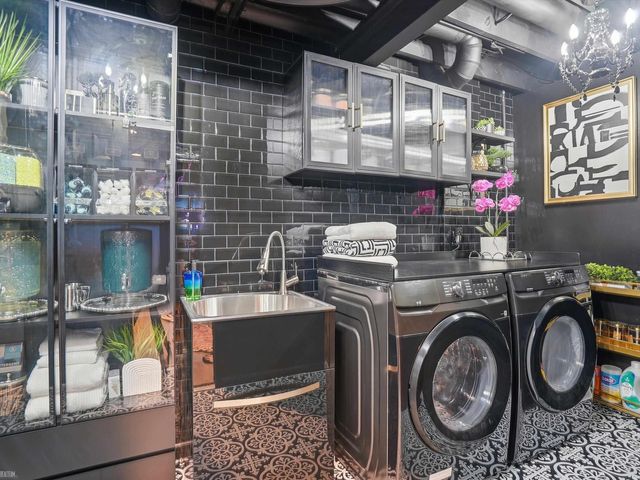 22664 11 Mile Road, Southfield, MI 48034