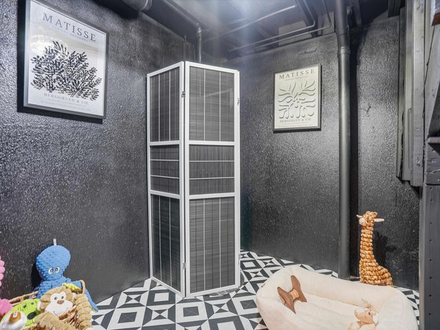 22664 11 Mile Road, Southfield, MI 48034