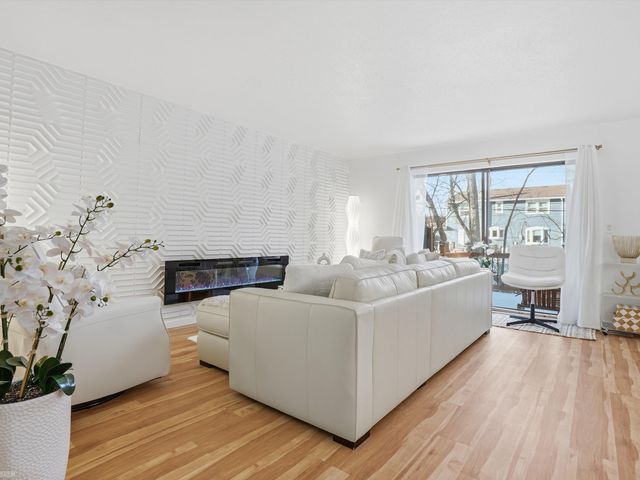 22664 11 Mile Road, Southfield, MI 48034