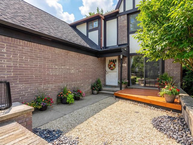 22664 11 Mile Road, Southfield, MI 48034