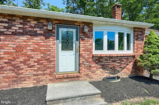 10 BAIR RD, New Oxford, PA 17350
