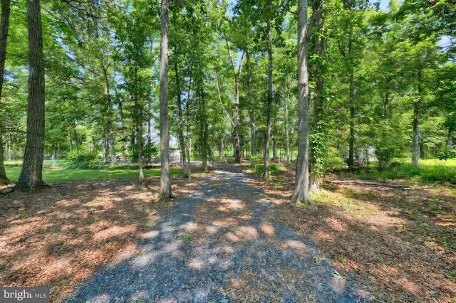 10 BAIR RD, New Oxford, PA 17350