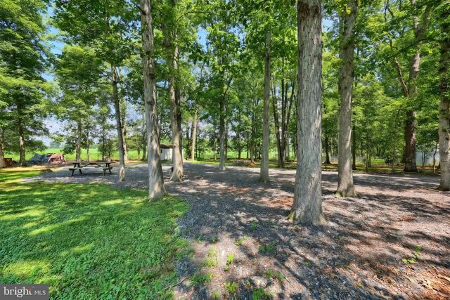 10 BAIR RD, New Oxford, PA 17350