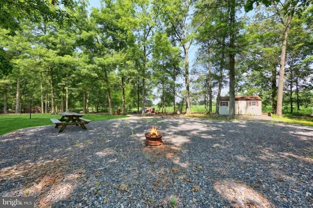 10 BAIR RD, New Oxford, PA 17350