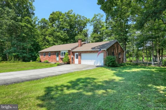 10 BAIR RD, New Oxford, PA 17350