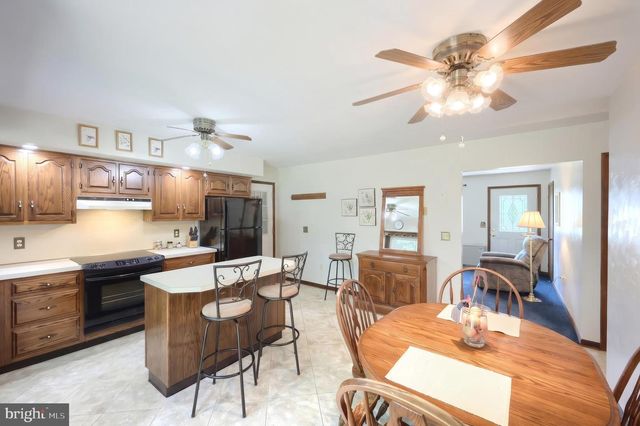 10 BAIR RD, New Oxford, PA 17350