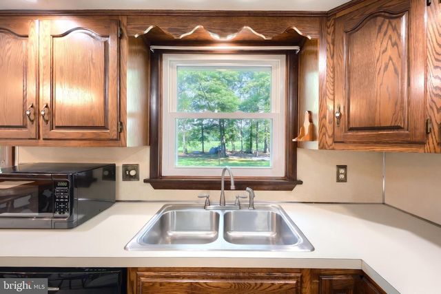 10 BAIR RD, New Oxford, PA 17350