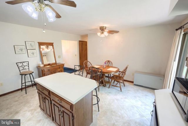 10 BAIR RD, New Oxford, PA 17350