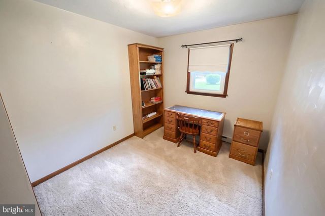 10 BAIR RD, New Oxford, PA 17350
