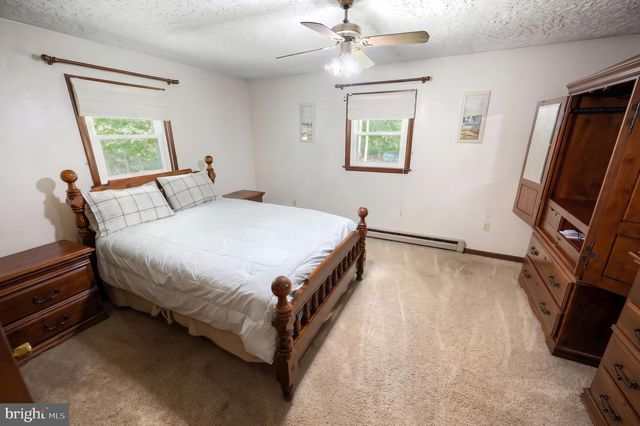 10 BAIR RD, New Oxford, PA 17350