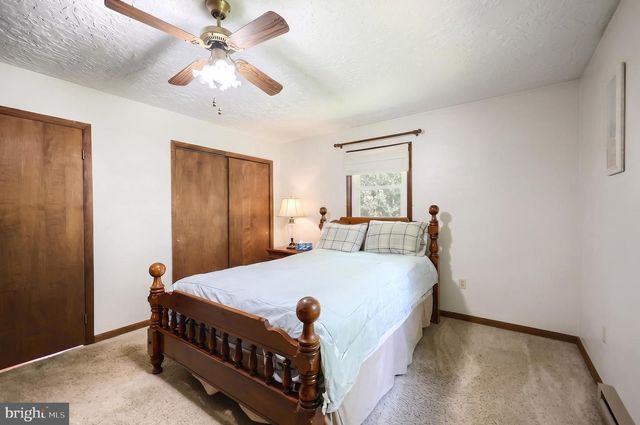 10 BAIR RD, New Oxford, PA 17350