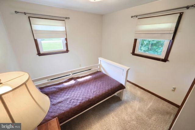 10 BAIR RD, New Oxford, PA 17350
