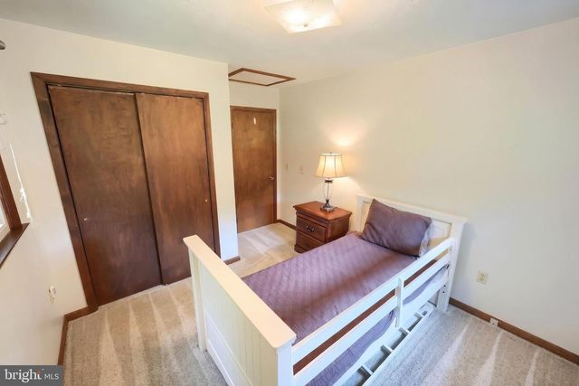 10 BAIR RD, New Oxford, PA 17350