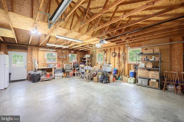 10 BAIR RD, New Oxford, PA 17350