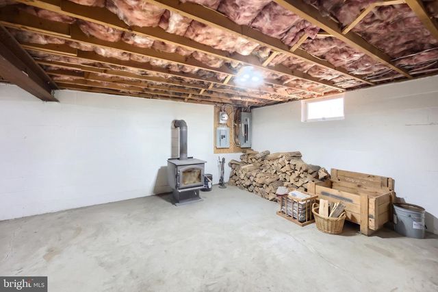 10 BAIR RD, New Oxford, PA 17350