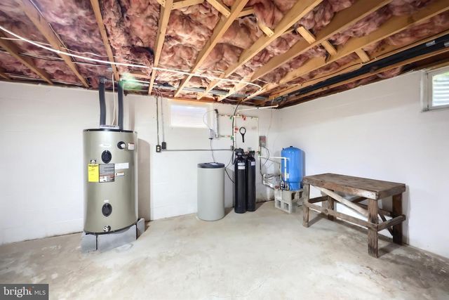 10 BAIR RD, New Oxford, PA 17350