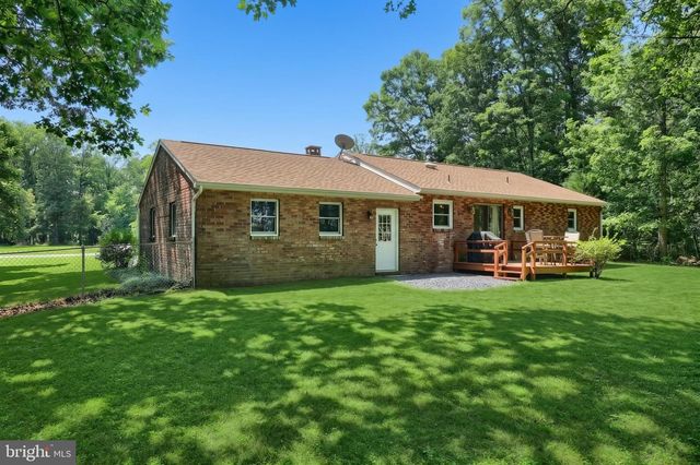 10 BAIR RD, New Oxford, PA 17350
