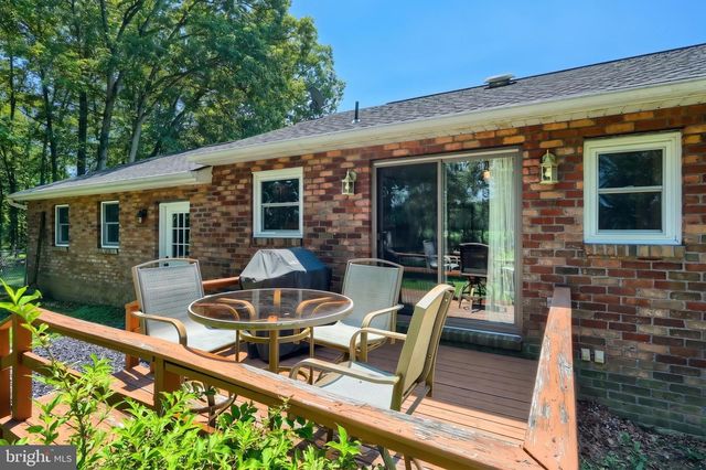 10 BAIR RD, New Oxford, PA 17350