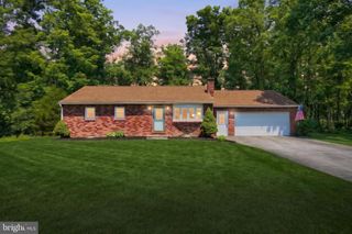 10 BAIR RD, New Oxford, PA 17350