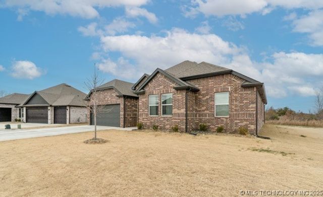 1503 Bluestem Drive, Bartlesville, OK 74006