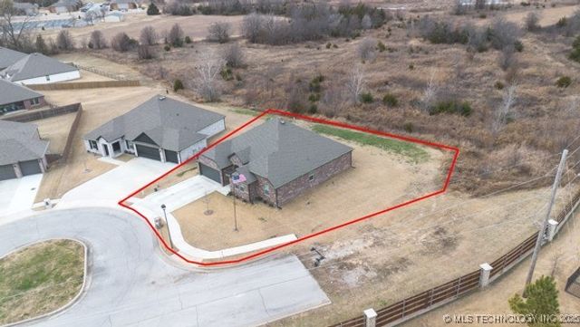 1503 Bluestem Drive, Bartlesville, OK 74006