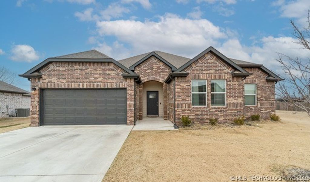 1503 Bluestem Drive, Bartlesville, OK 74006