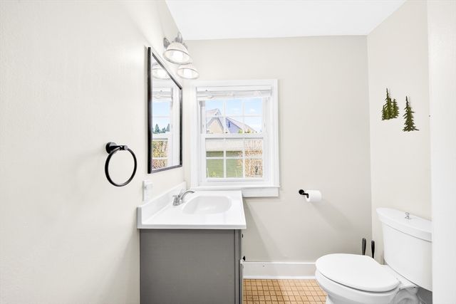 84 Fowler Rd, Lowell, MA 01854