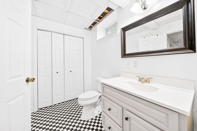 84 Fowler Rd, Lowell, MA 01854