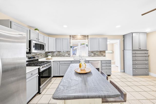 84 Fowler Rd, Lowell, MA 01854