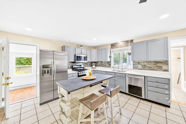 84 Fowler Rd, Lowell, MA 01854