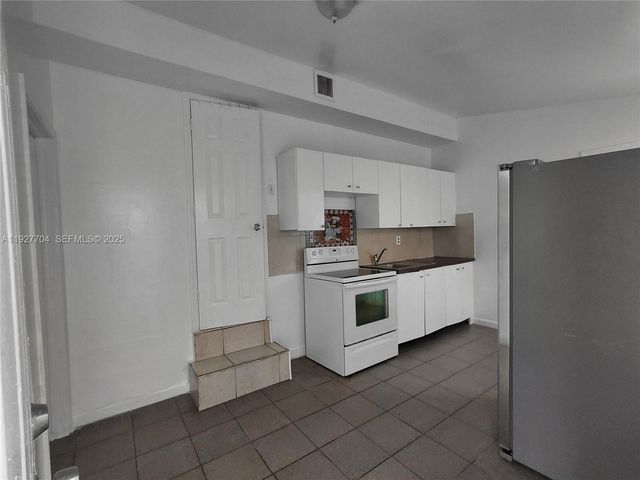3171 NW 28th St 2, Miami, FL 33142